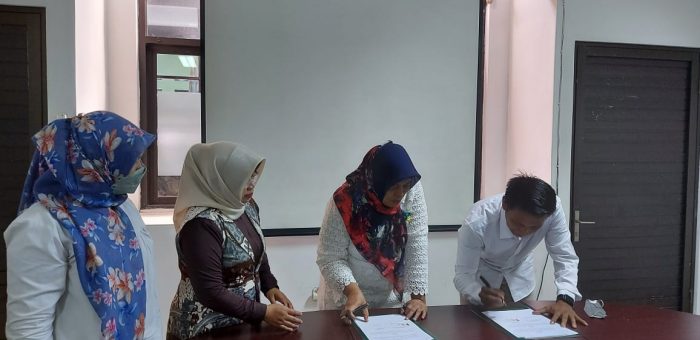 Penandatanganan PKS dengan Owner Pusat Pelatihan dan Edukasi Batu Urban Farming Rojokoyo untuk Kegiatan Implementasi MBKM Magang Mahasiswa